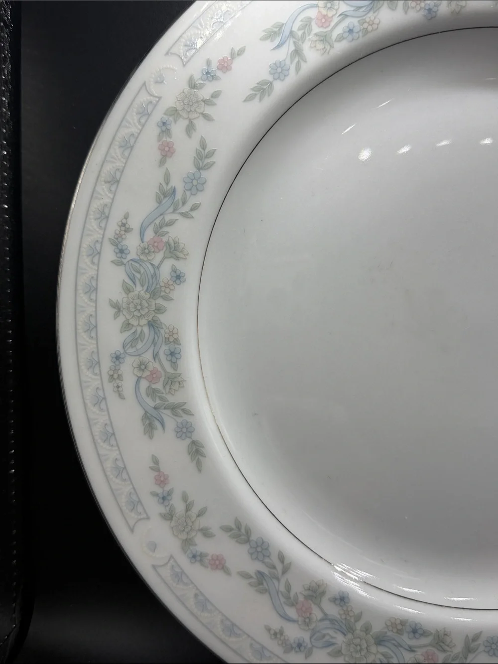 Vtg Somerset Classic White Floral Rim Ceramic Dinner Plate set of 5 White